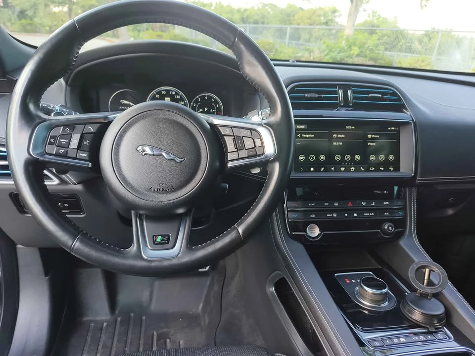 2018 Jaguar F-Pace - Image 9 of 15