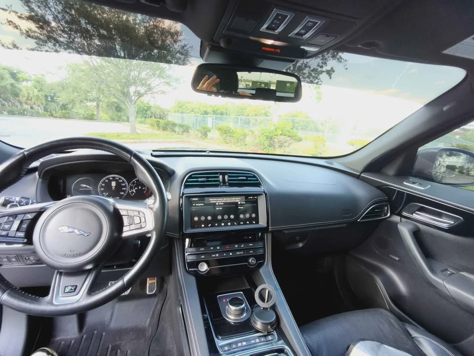2018 Jaguar F-Pace - Image 11 of 15