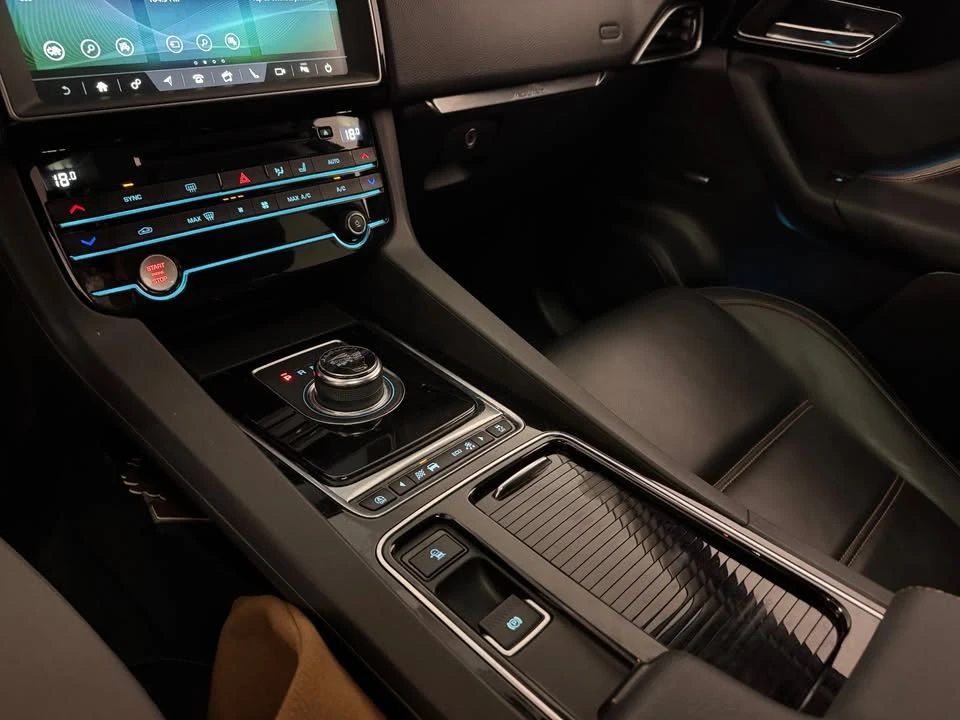 2018 Jaguar F-Pace - Image 9 of 12
