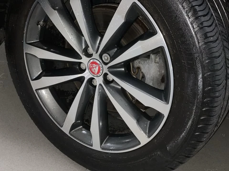 2018 Jaguar F-Pace - Image 9 of 20