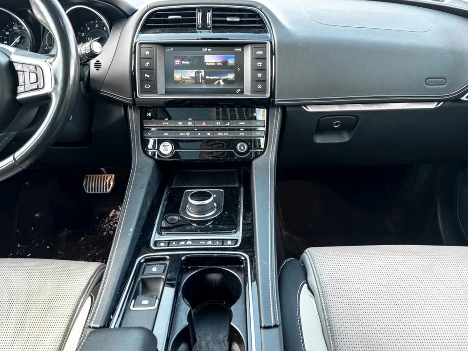 2018 Jaguar F-Pace - Image 16 of 19