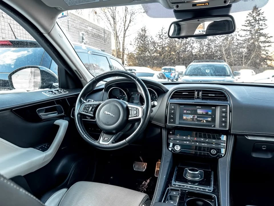2018 Jaguar F-Pace - Image 15 of 19