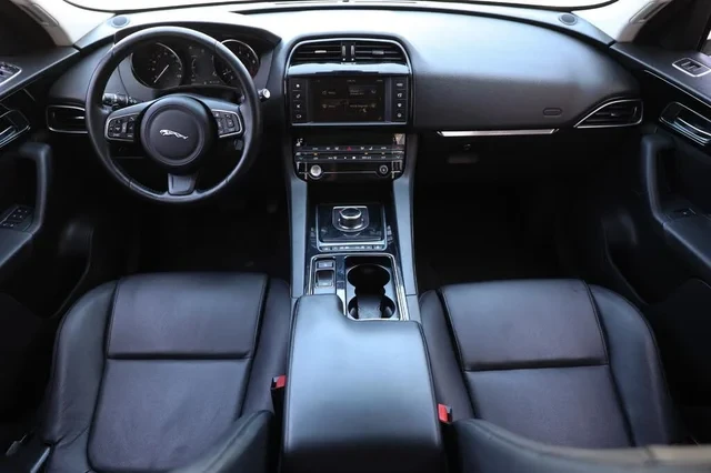 2018 Jaguar F-Pace - Image 2 of 17