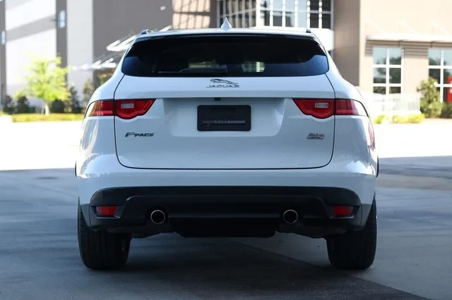 2018 Jaguar F-Pace - Image 9 of 17