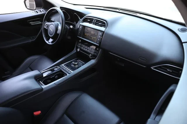 2018 Jaguar F-Pace - Image 17 of 17