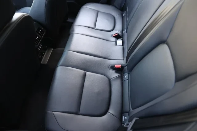 2018 Jaguar F-Pace - Image 10 of 17