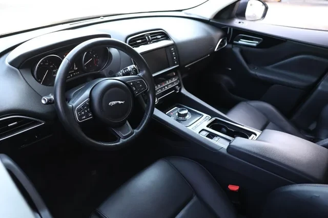 2018 Jaguar F-Pace - Image 4 of 17