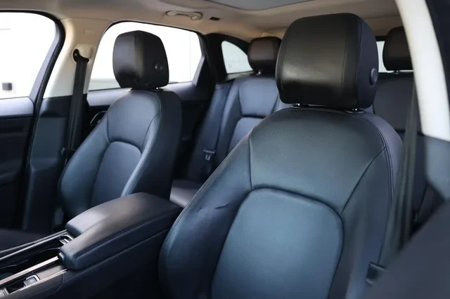 2018 Jaguar F-Pace - Image 7 of 19