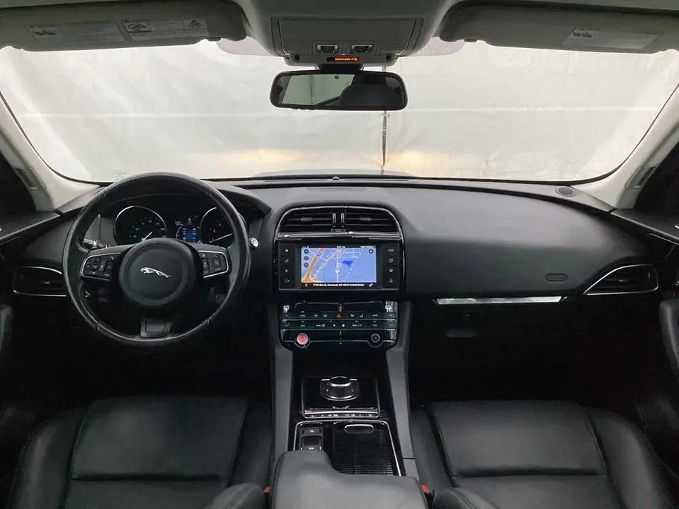 2018 Jaguar - Image 10 of 17