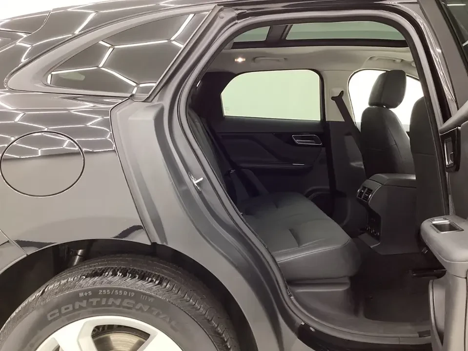 2018 Jaguar F-Pace - Image 8 of 17