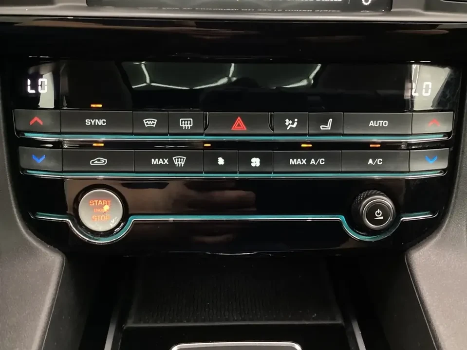 2018 Jaguar F-Pace - Image 15 of 17