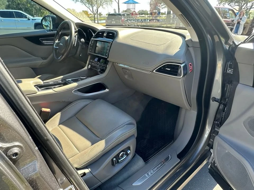 2018 Jaguar F-Pace - Image 11 of 19
