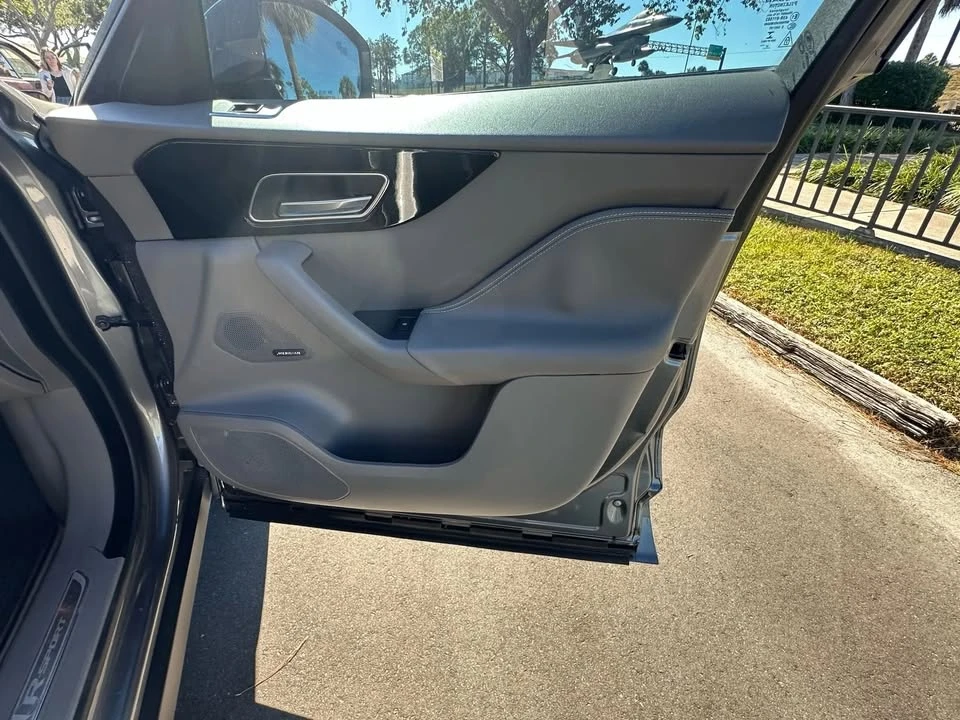 2018 Jaguar F-Pace - Image 9 of 19