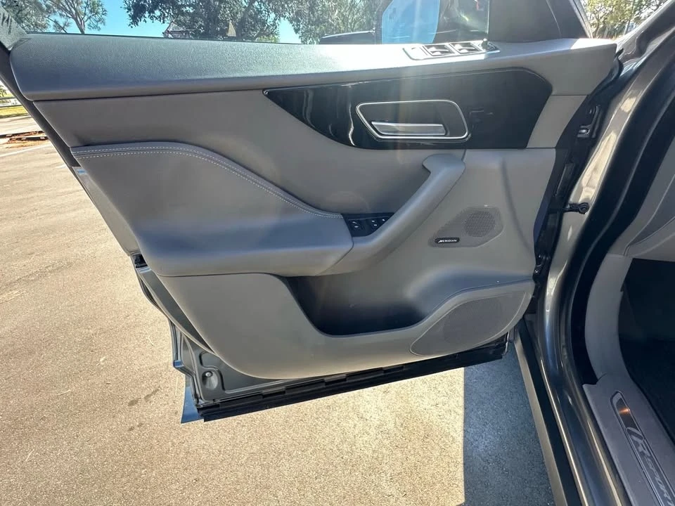 2018 Jaguar F-Pace - Image 2 of 19
