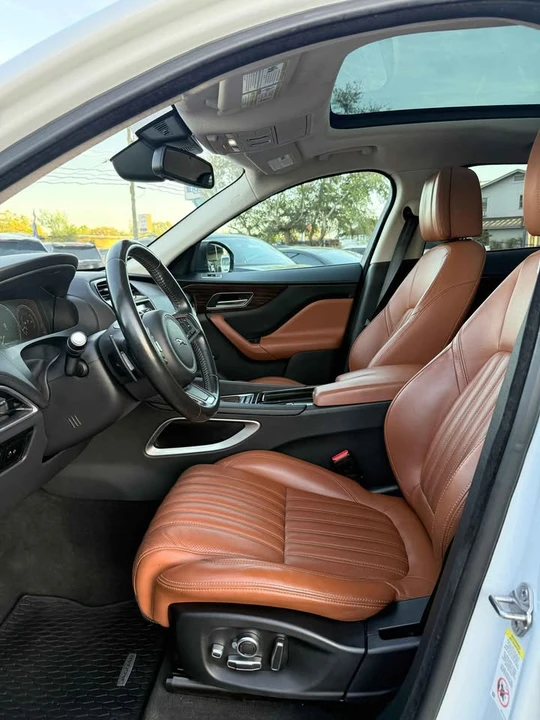 2018 Jaguar F-Pace - Image 12 of 17