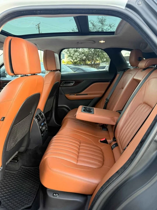 2018 Jaguar F-Pace - Image 15 of 17