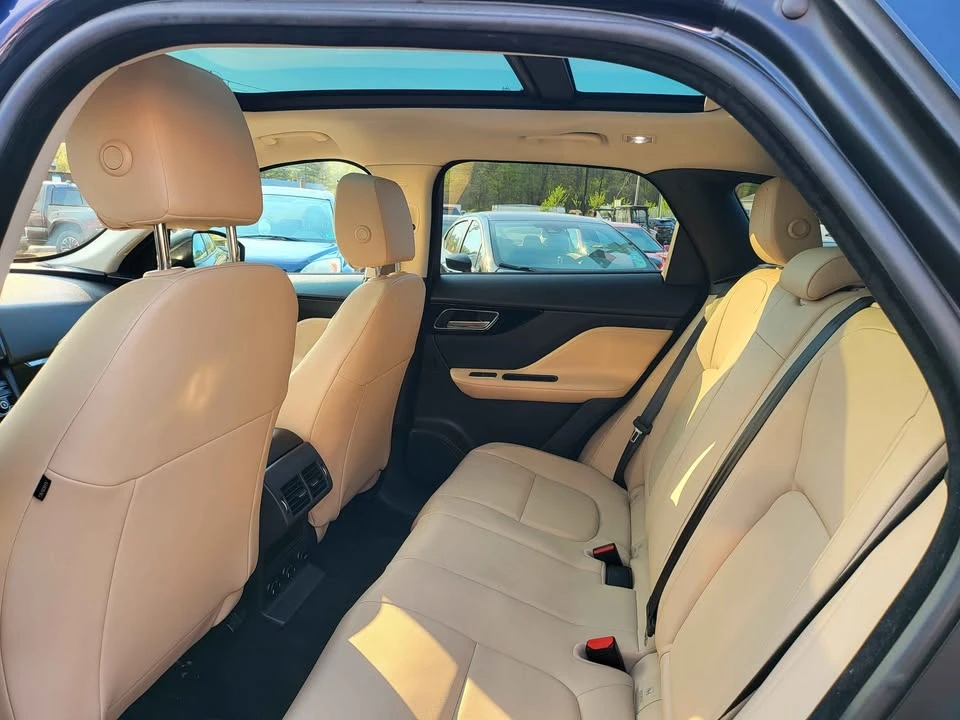2018 Jaguar F-Pace - Image 9 of 17