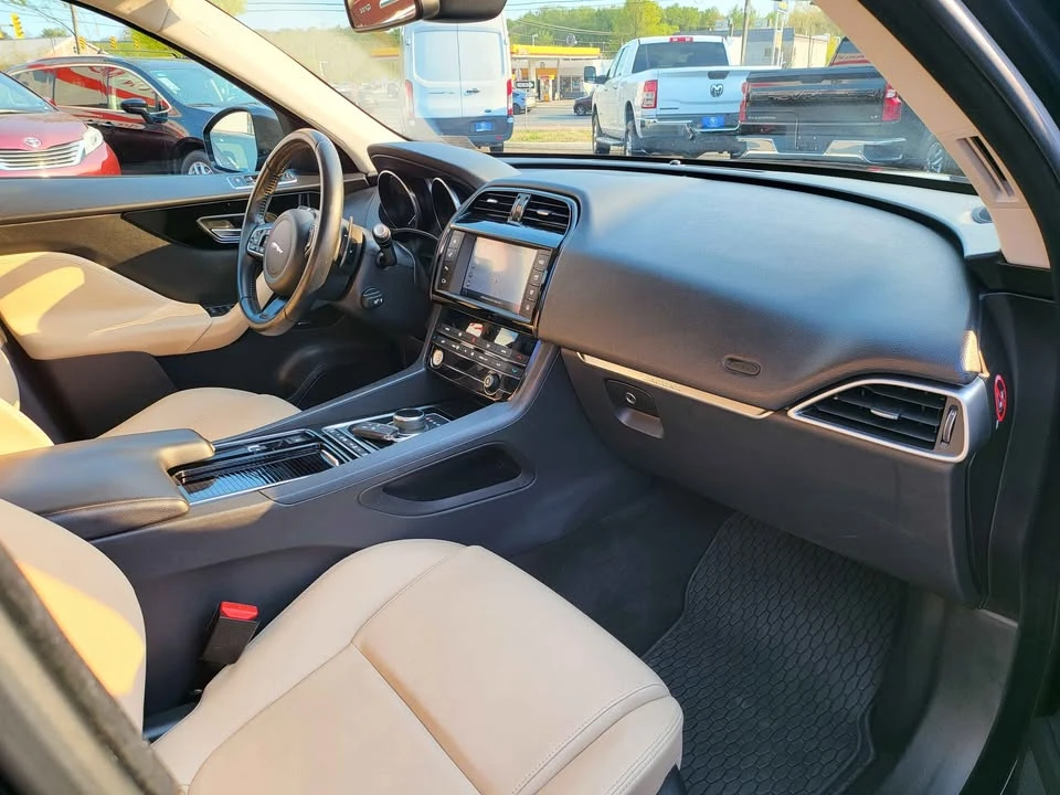 2018 Jaguar F-Pace - Image 6 of 17