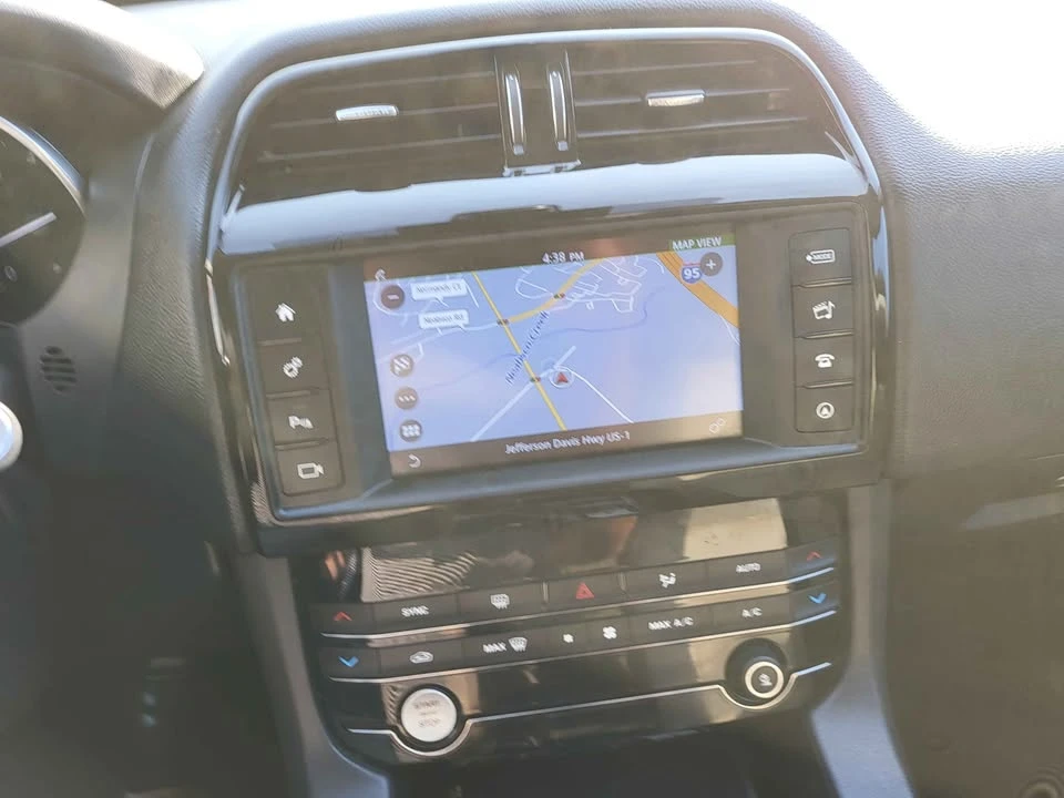 2018 Jaguar F-Pace - Image 13 of 17