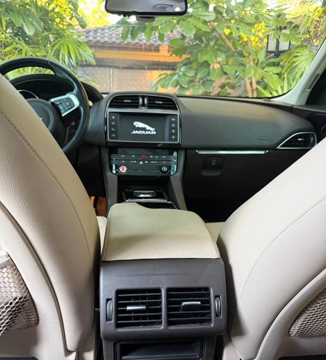2018 Jaguar F-Pace - Image 15 of 16