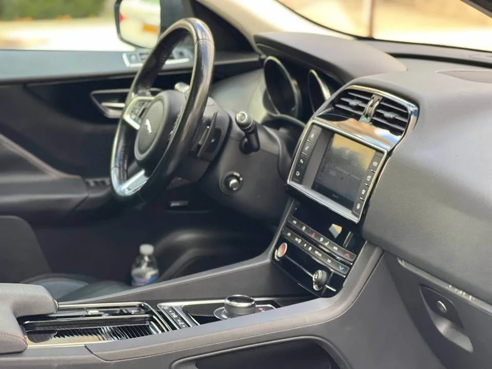 2018 Jaguar F-Pace - Image 8 of 14