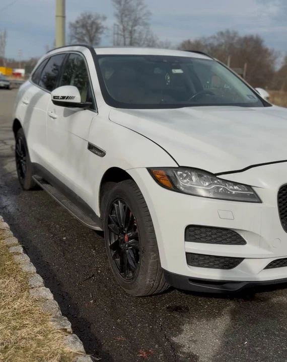 2018 Jaguar F-Pace - Image 2 of 10