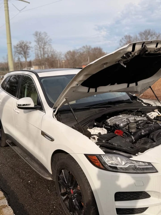 2018 Jaguar F-Pace - Image 8 of 10