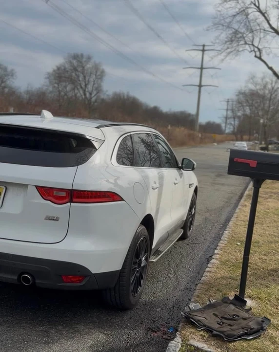 2018 Jaguar F-Pace - Image 3 of 10