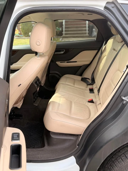 2018 Jaguar F-Pace - Image 9 of 10