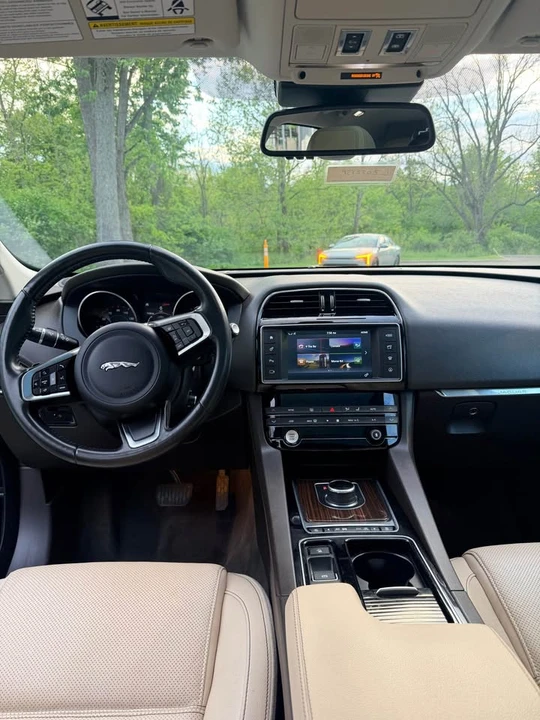 2018 Jaguar F-Pace - Image 9 of 12