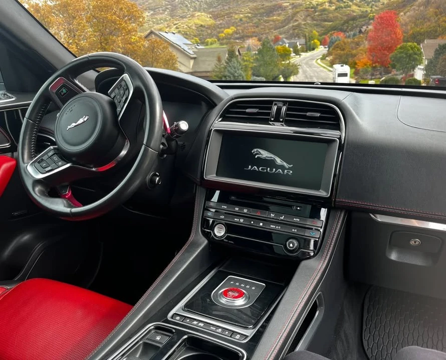 2018 Jaguar F-Pace - Image 13 of 20