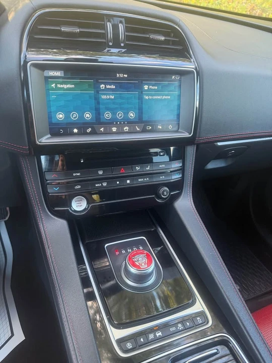 2018 Jaguar F-Pace - Image 13 of 14