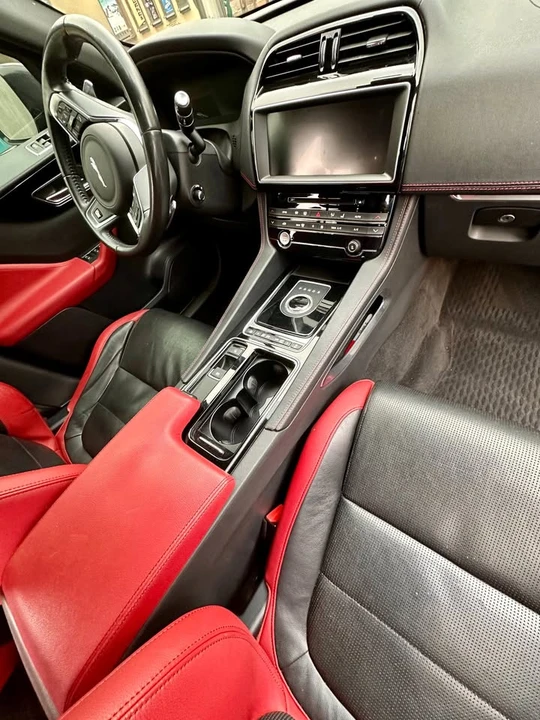 2018 Jaguar F-Pace - Image 9 of 12