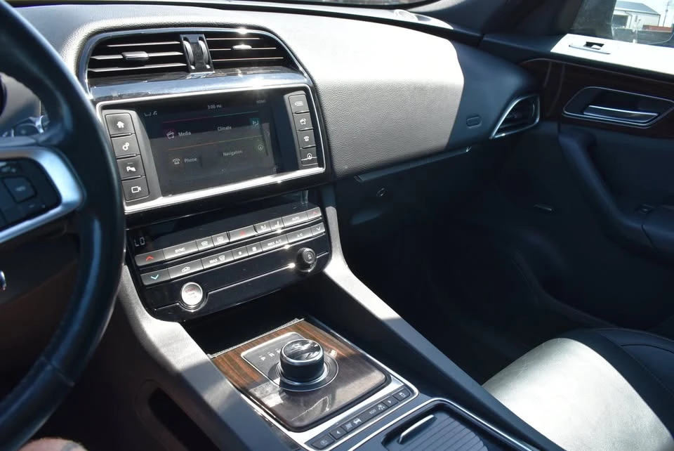 2018 Jaguar F-Pace - Image 16 of 20