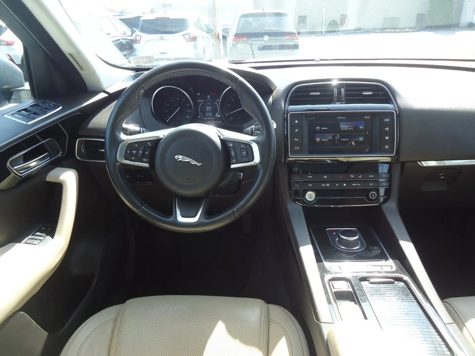 2018 Jaguar F-Pace - Image 7 of 11