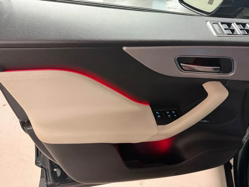 2018 Jaguar F-Pace - Image 14 of 21