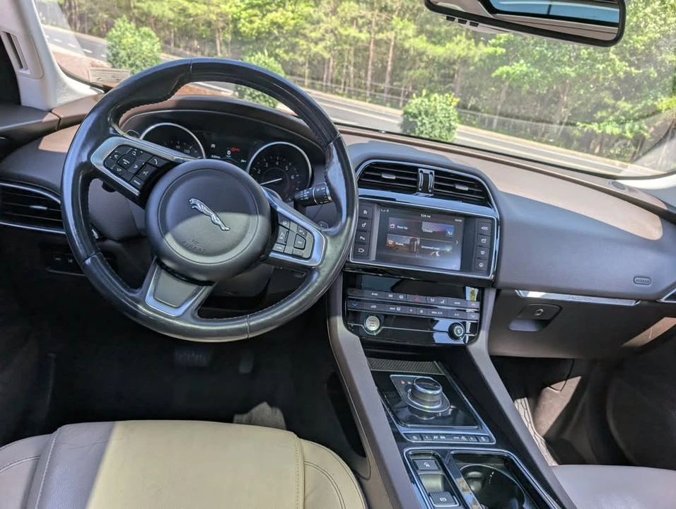2018 Jaguar F-Pace - Image 6 of 19