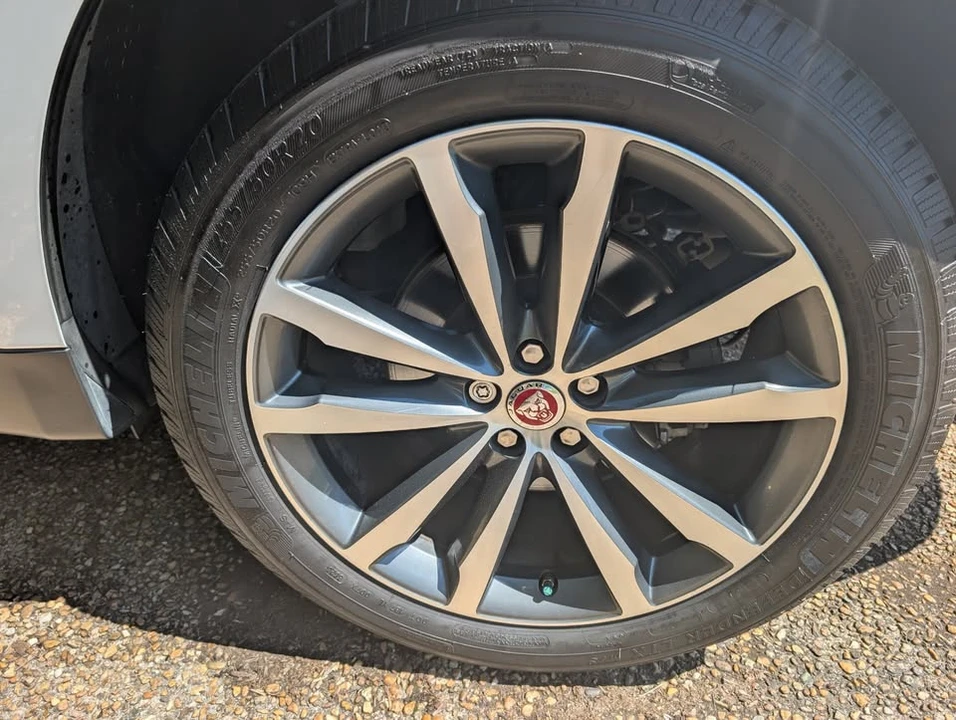 2018 Jaguar F-Pace - Image 14 of 19