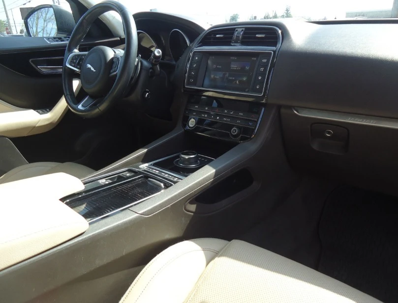 2018 Jaguar F-Pace - Image 16 of 19