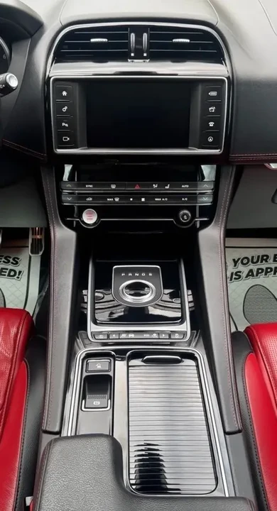 2018 Jaguar F-Pace - Image 18 of 20