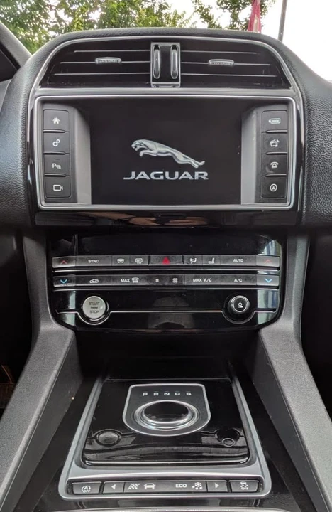 2018 Jaguar F-Pace - Image 13 of 19
