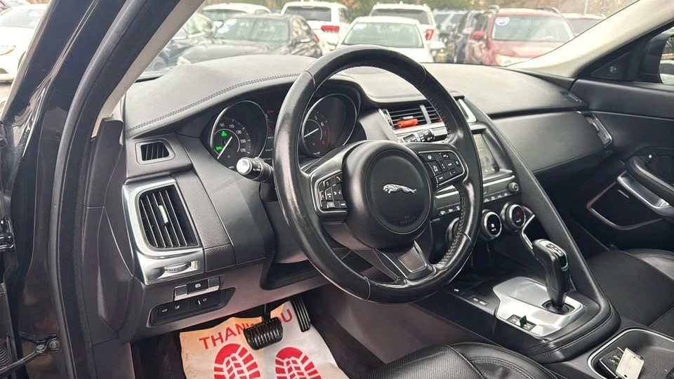 2018 Jaguar F-Pace - Image 10 of 15