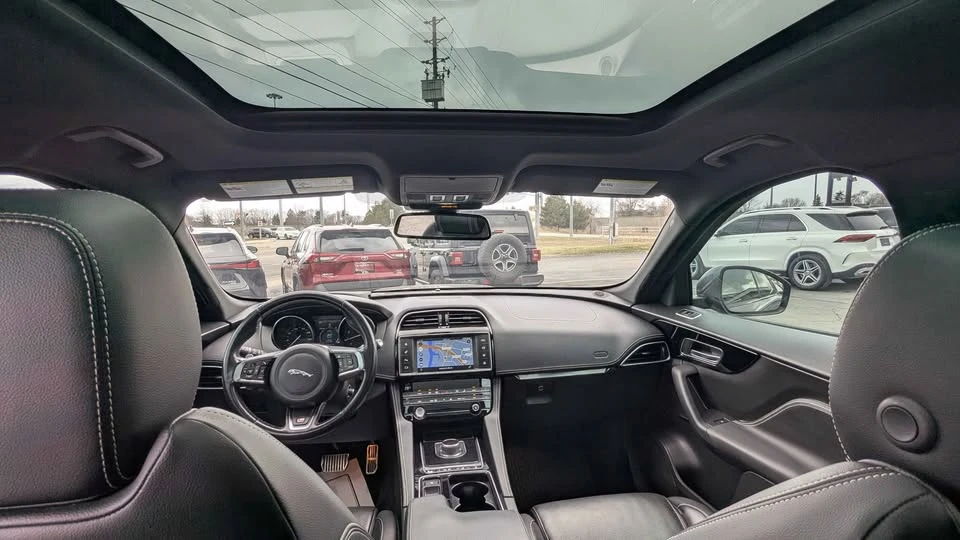 2018 Jaguar F-Pace - Image 16 of 21