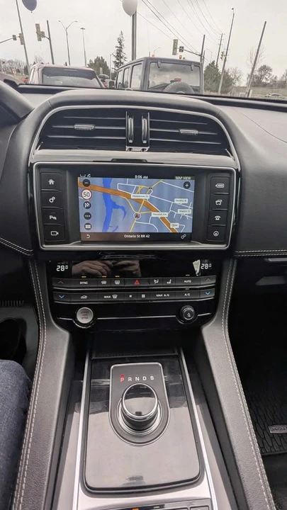 2018 Jaguar F-Pace - Image 11 of 21