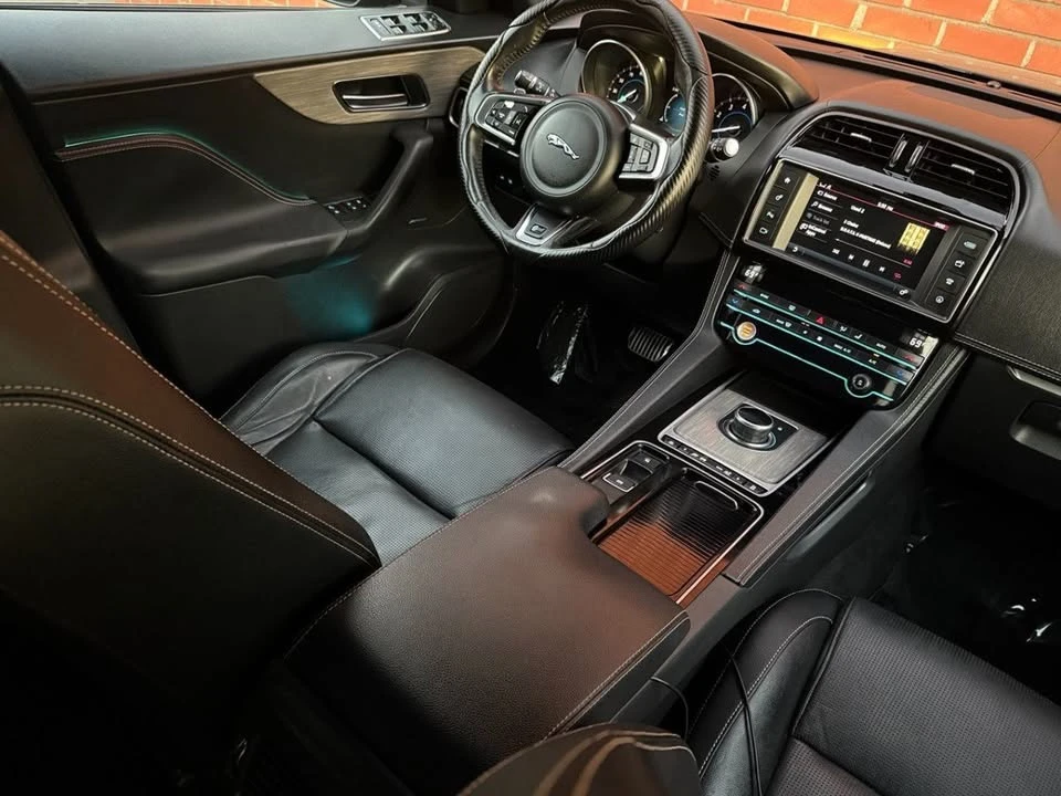 2018 Jaguar F-Pace - Image 15 of 20