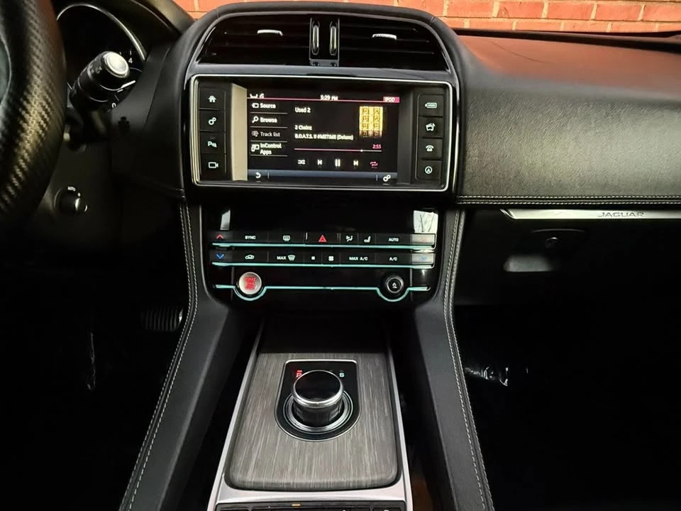 2018 Jaguar F-Pace - Image 13 of 20