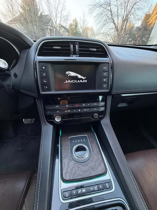 2018 Jaguar F-Pace - Image 12 of 17