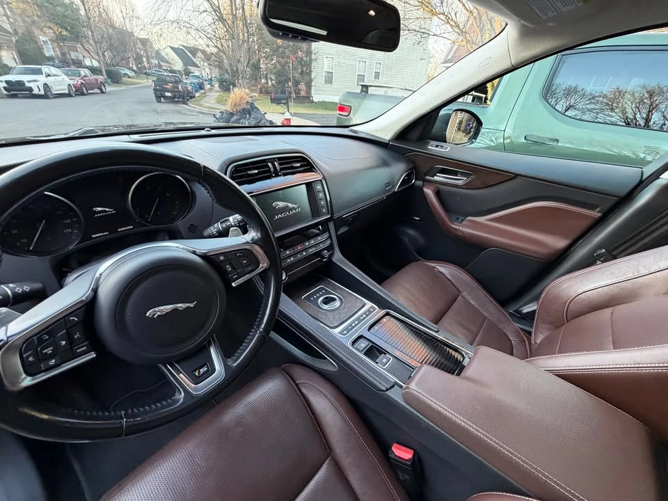 2018 Jaguar F-Pace - Image 11 of 17