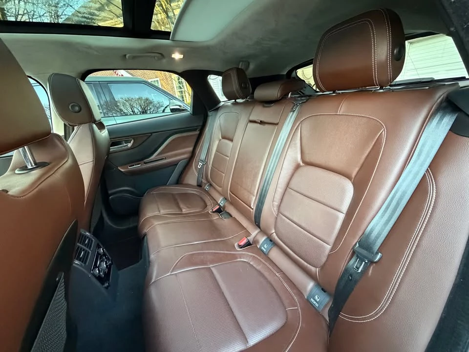 2018 Jaguar F-Pace - Image 9 of 17