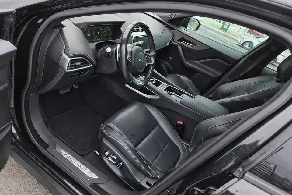 2018 Jaguar F-Pace - Image 8 of 13